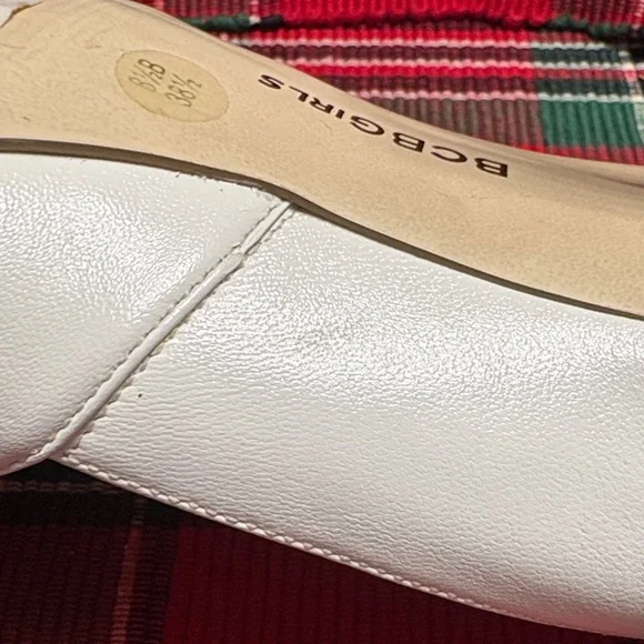 🖤BCBGirls White Heels with Gold Buckle🖤 - Picture 8 of 11